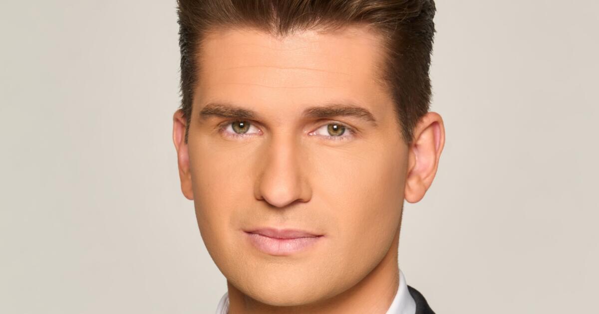 Bill Melugin, corresponsal de Fox News con sede en Los Ángeles, se dirige a Washington