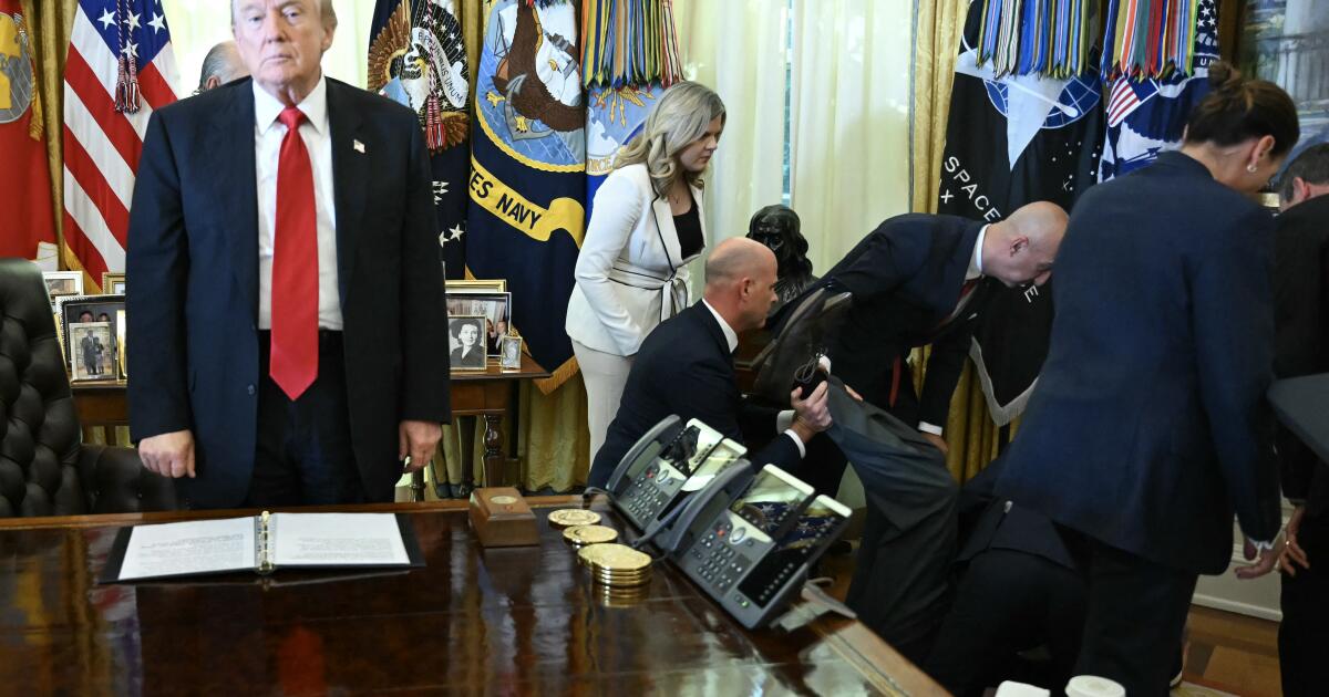 La Casa Blanca cambia su enfoque hacia los recortes de impuestos y los precios de los medicamentos mientras los votantes señalan estrés económico